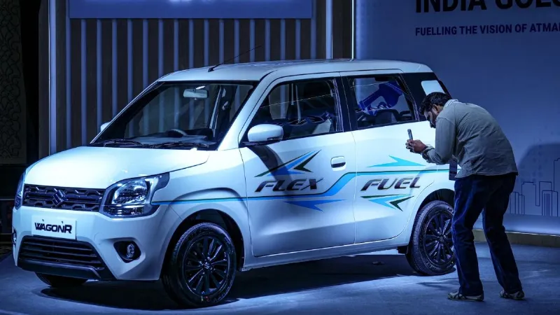 Flex Fuel Car India: लॉन्च हुई भारत की पहली फ्लेक्स फ्यूल कार, जानिए इसमें क्या है खास?