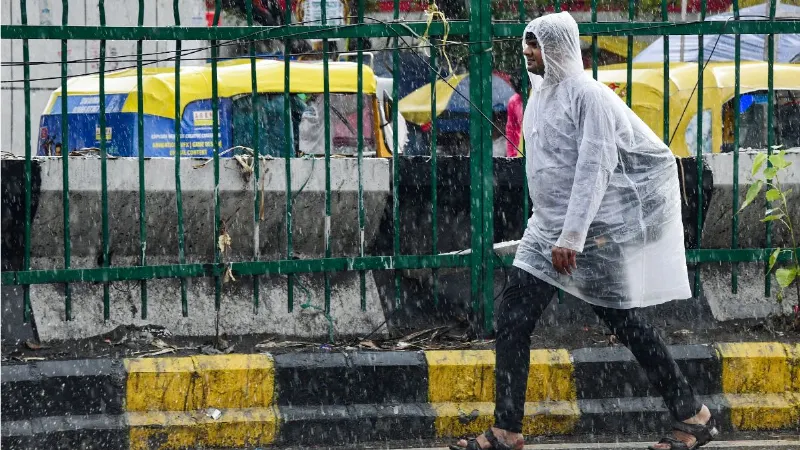मौसम का बदला मिजाज, 17 राज्यों में भारी बारिश और तूफान का अलर्ट, कई इलाकों में वज्रपात की चेतावनी