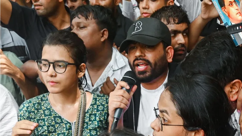वर्चुअल शेर, जमीन पर ढेर... जंतर-मंतर पर 'कॉकरोच पार्टी' का FLOP SHOW, जानें प्रदर्शन में पहुंचे कितने लोग