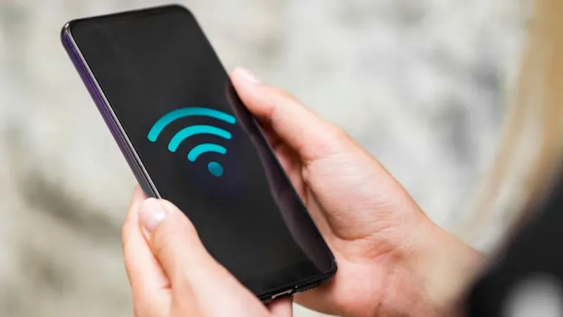 Wi-Fi का सिग्नल फुल लेकिन इंटरनेट स्लो, आखिर क्यों हो रहा ऐसा? जानें बड़ी वजहें