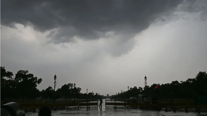 दिल्ली-एनसीआर समेत 17 राज्यों में बारिश और आंधी का अलर्ट, कई इलाकों में ओले गिरने की संभावना