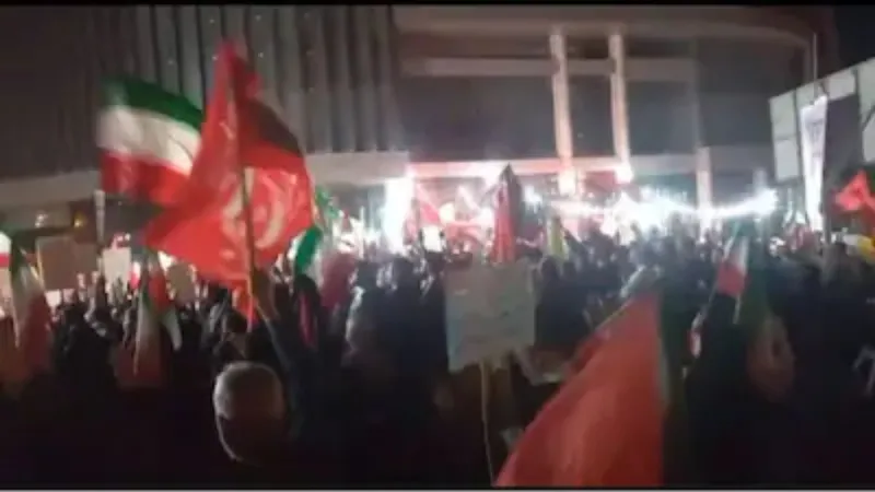 Iran Deal Protest: अमेरिका से डील पर भड़के ईरान के लोग, समझौते के खिलाफ सड़कों पर भारी बवाल