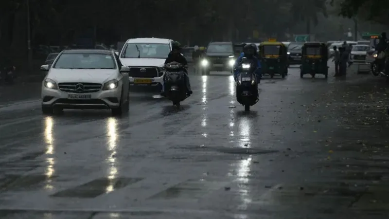 मौसम ने जारी किया बड़ा अलर्ट, 23 राज्यों में बारिश और आंधी की चेतावनी, तेज हवाएं बढ़ाएंगी परेशानी