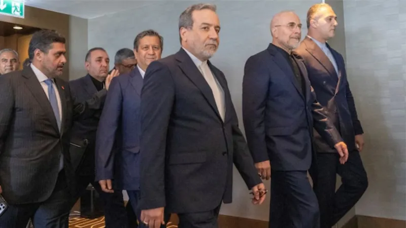 US Iran Talks: ट्रंप की धमकी के बाद बीच में रुकी वार्ता, ईरानी डेलिगेशन ने किया वॉकआउट, जानें क्या हुआ