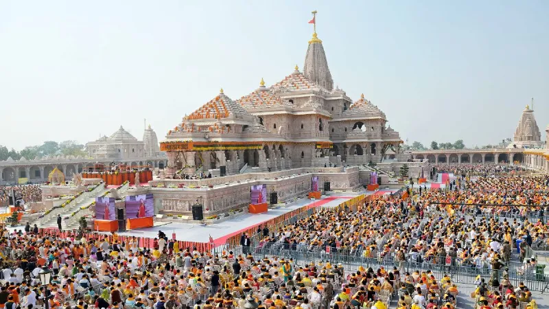 राम मंदिर चढ़ावा विवाद में बड़ा एक्शन, दान की गिनती से हटाए गए 40 कर्मचारी, शहर न छोड़ने का निर्देश
