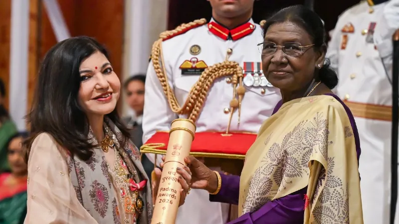 अलका याग्निक की सेहत ने छीनी रफ्तार, 2 साल से लाइमलाइट से दूर गायिका; जानिए किस बीमारी ने  बदल दी उनकी जिंदगी