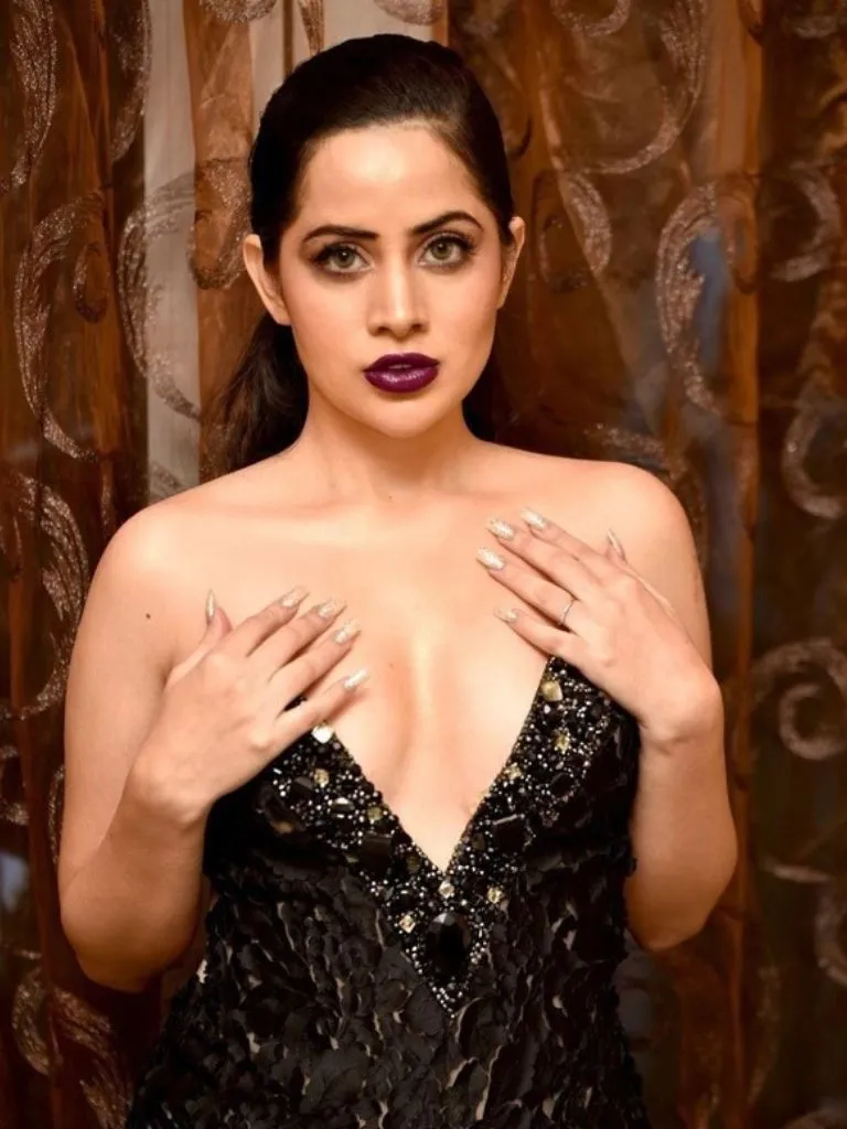 उर्फी जावेद ने अपनाया सनातन धर्म?  धर्मांतरण पर एक्ट्रेस ने तोड़ी चुप्पी, जानें क्या कहा ?