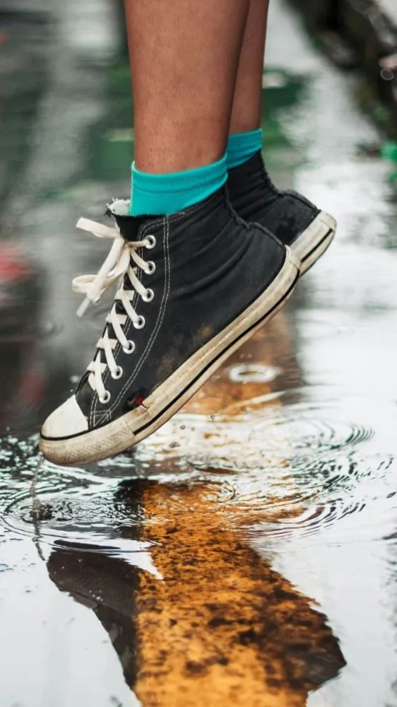 Monsoon Shoe Care: बारिश में भी सूखे रहेंगे जूते, बस घर की इस एक चीज़ का करें इस्तेमाल