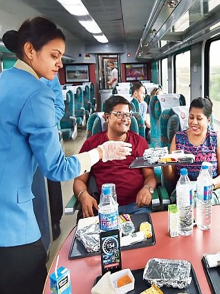 IRCTC का शानदार टूर पैकेज, सिर्फ ₹19,900 में खाटू श्याम, महाकाल और राजस्थान  घूमने का मौका, रहना-खाना फ्री