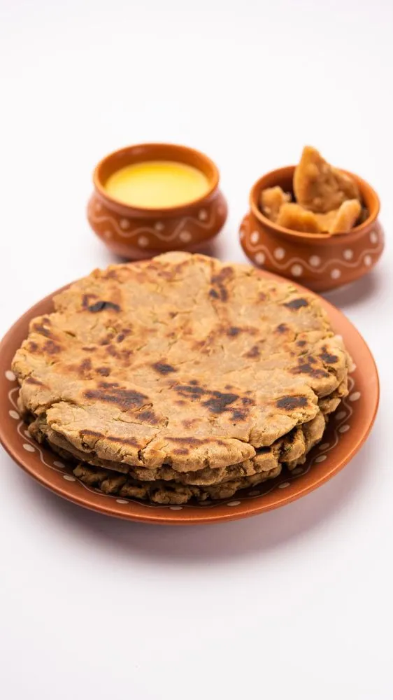 पहली रोटी गाय और आखिरी कुत्ते को क्यों? जानें रोटी से जुड़े वास्तु नियम