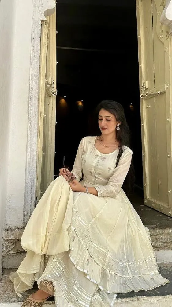 सोशल मीडिया पर थे 1 लाख फॉलोअर्स, 3 बार फेल होने के बाद बंद किया अकाउंट... अब नेहा ने क्रैक किया UPSC