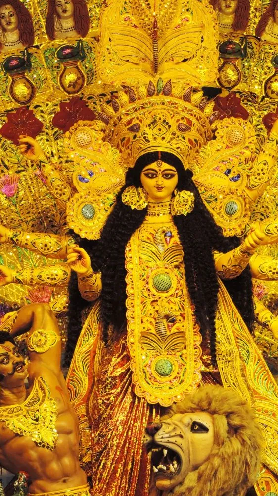 रविवार को सिर्फ सूर्यदेव ही नहीं, इन देवी-देवताओं की पूजा से भी मिलती है सुख-समृद्धि