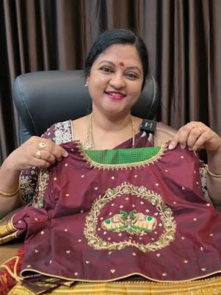 पुराने कपड़ों से पाएं सेलिब्रिटी जैसा स्टाइल, अपनाएं ये आसान फैशन हैक्स