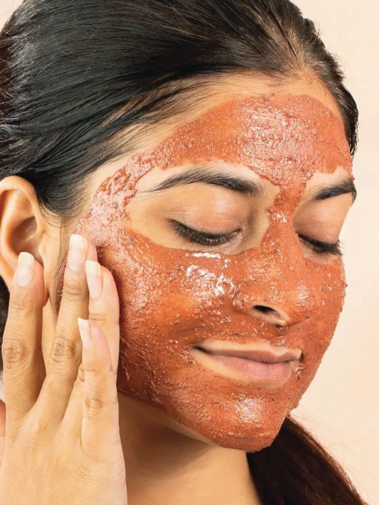 चेहरे पर चाहिए नेचुरल ग्लो? घर पर बनाएं ये 2 असरदार फेस पैक