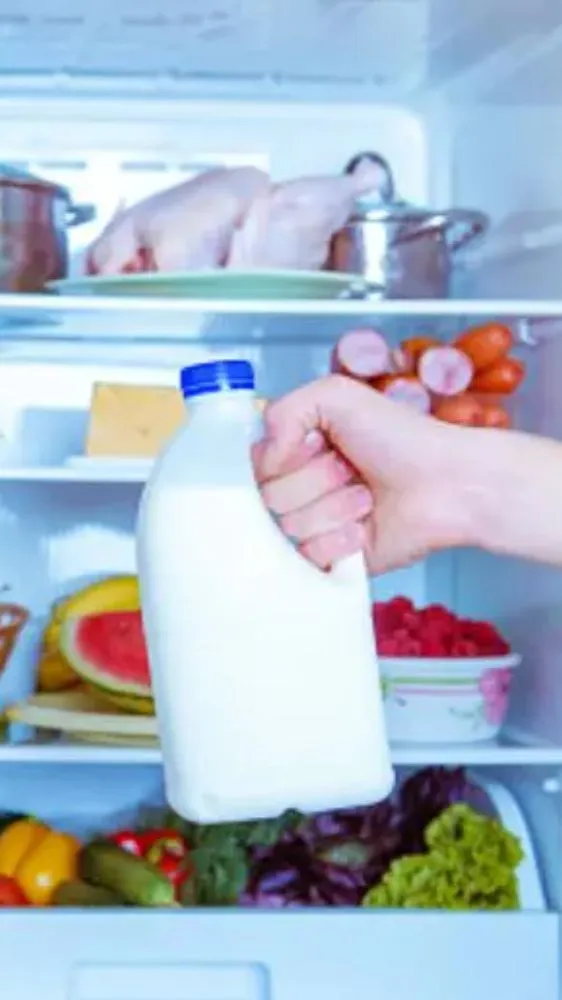 Leftover Milk Hacks: कई दिन का बचा हुआ दूध फेंकने से पहले जानें ये 6 शानदार इस्तेमाल