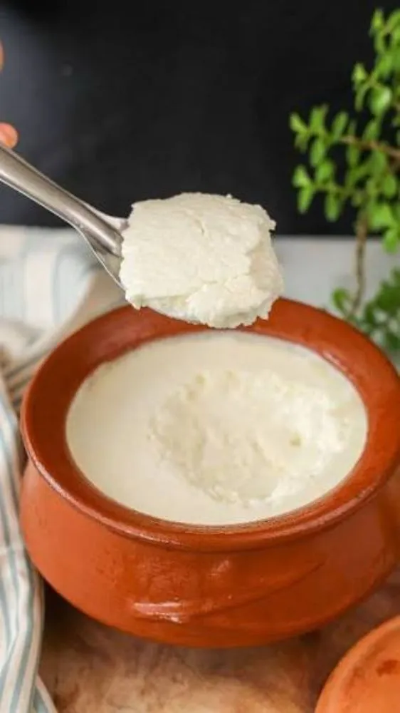 Leftover Milk Hacks: कई दिन का बचा हुआ दूध फेंकने से पहले जानें ये 6 शानदार इस्तेमाल