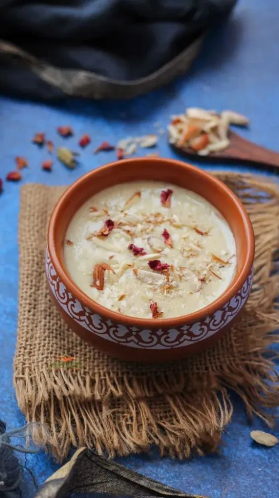Leftover Milk Hacks: कई दिन का बचा हुआ दूध फेंकने से पहले जानें ये 6 शानदार इस्तेमाल