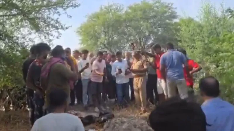गर्लफ्रेंड की चैट देख तिलमिलाया युवक, मौत के घाट उतारकर किए शव के टुकड़े... जौनपुर में खौफनाक वारदात