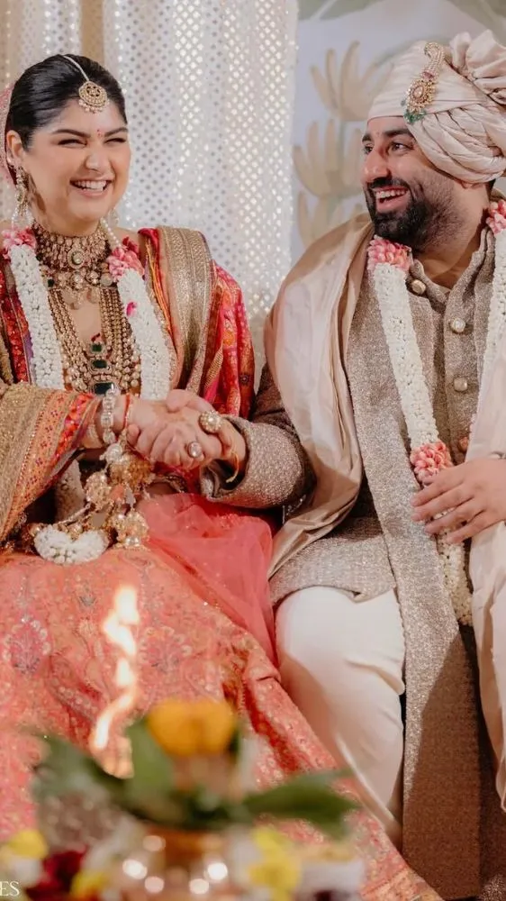 दुल्हन बनीं अंशुला कपूर, मंडप पर रोहन संग दिखी शानदार केमिस्ट्री बेटी-दामाद को देख भावुक हुए बोनी कपूर