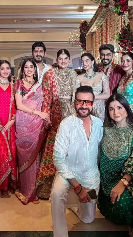 दुल्हन बनीं अंशुला कपूर, मंडप पर रोहन संग दिखी शानदार केमिस्ट्री बेटी-दामाद को देख भावुक हुए बोनी कपूर