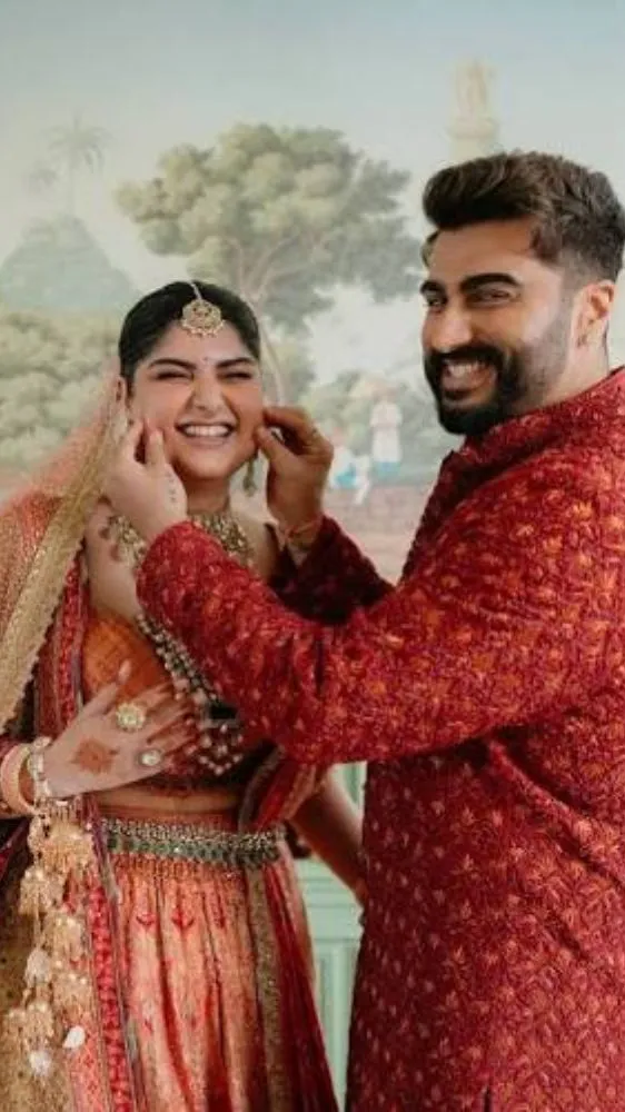 दुल्हन बनीं अंशुला कपूर, मंडप पर रोहन संग दिखी शानदार केमिस्ट्री बेटी-दामाद को देख भावुक हुए बोनी कपूर