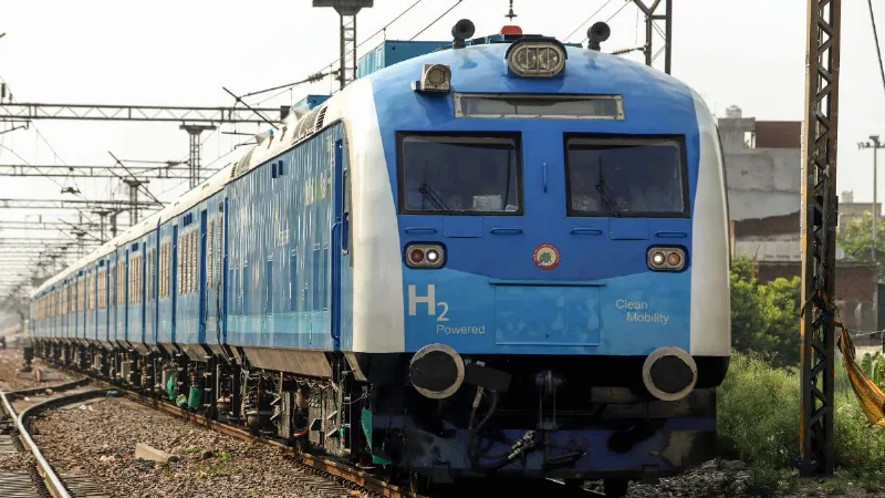 फर्राटे भरने को तैयार है देश की पहली हाइड्रोजन ट्रेन! रूट से लेकर किराए तक... यहां जानें सबकुछ