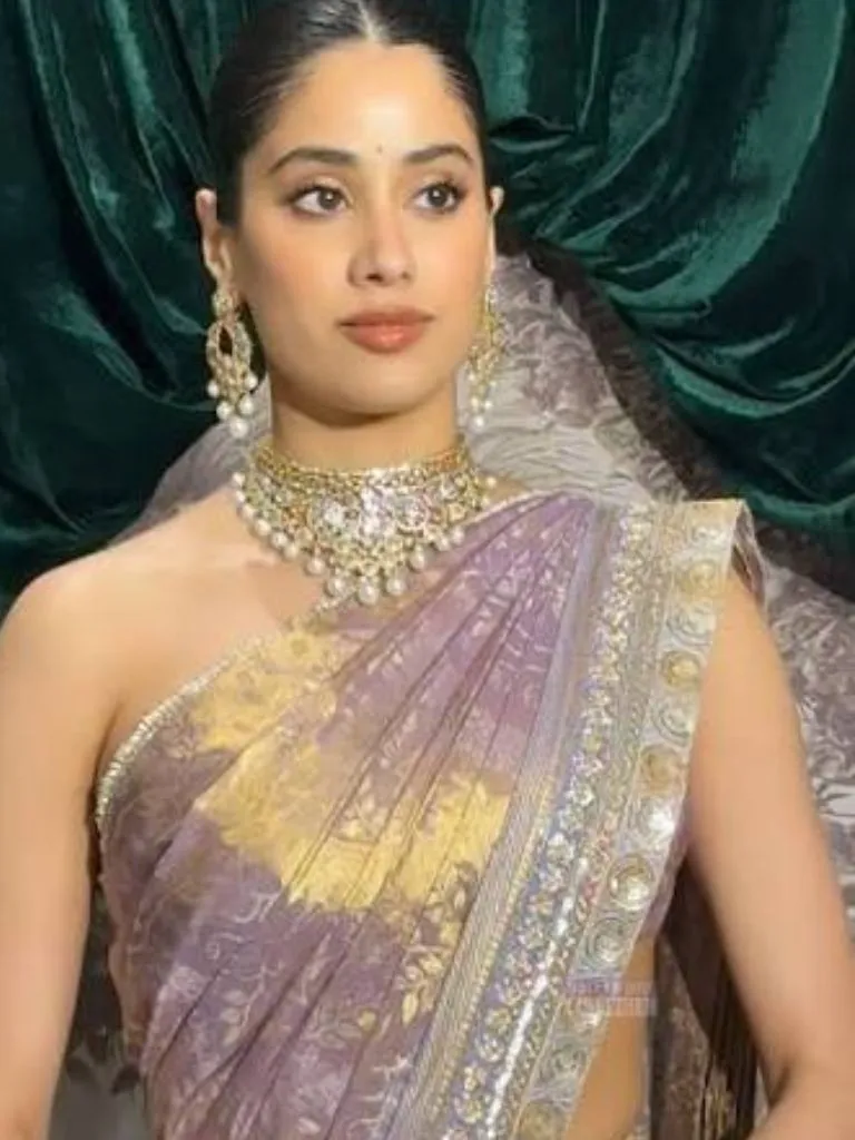 बहन अंशुला की रिसेप्शन पार्टी में जन्नत की अप्सरा बनीं जाह्नवी कपूर, साड़ी लुक ने लूट ली महफिल