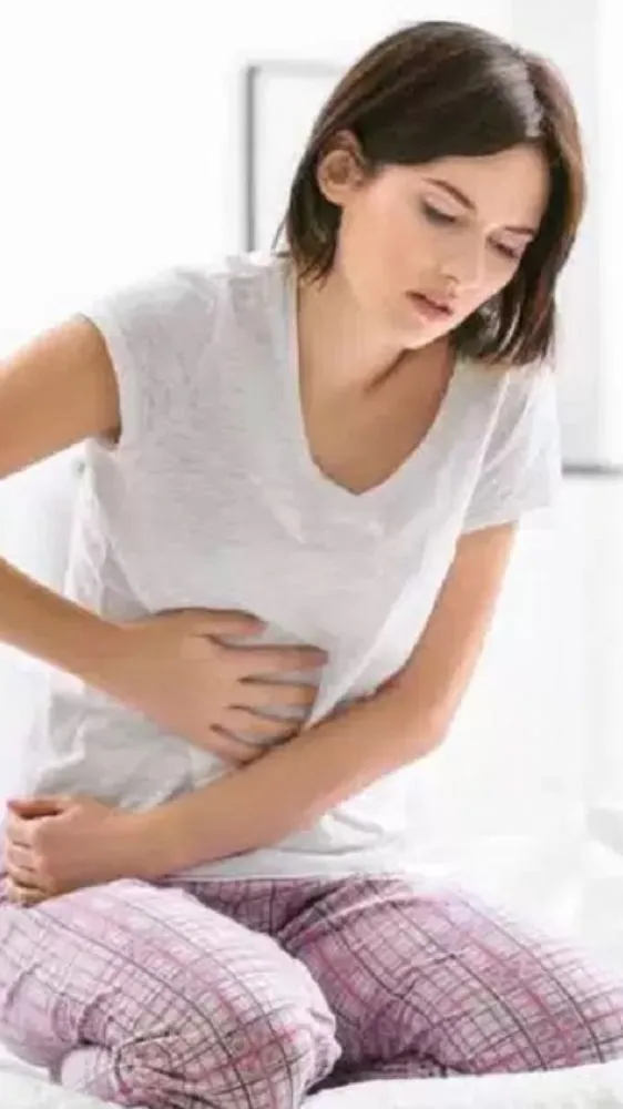 बारिश में क्यों बिगड़ जाता है पाचन? एक्सपर्ट ने बताए 5 बड़े कारण और आसान बचाव