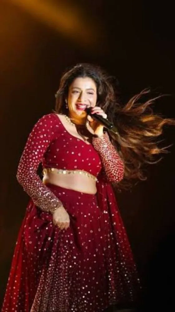 LIVE कॉन्सर्ट में जैस्मिन सैंडलस ने किया सगाई का ऐलान, 'ये हैं मेरे चौधरी साहब' कहकर कराया इंट्रोडक्शन