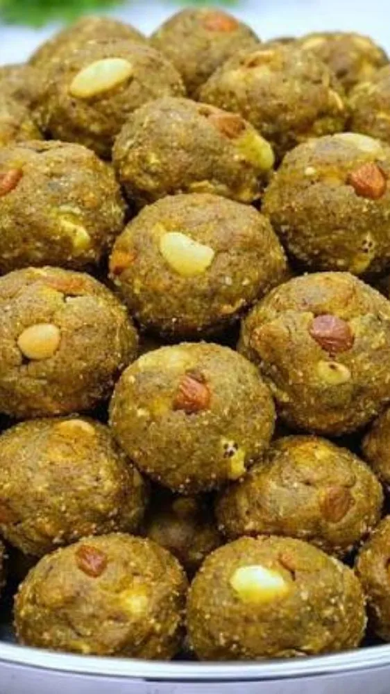 मीठे की क्रेविंग होगी मिनटों में दूर! बिना चीनी के बनाएं ये 5 स्वादिष्ट लड्डू