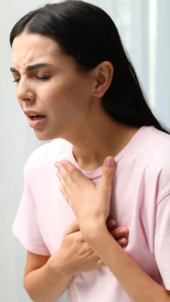 सीढ़ियां चढ़ते फूलने लगती है सांस, तो न करे नजरअंदाज़! हो सकती है ये गंभीर बिमारी, जानें लक्षण सीढ़ियां चढ़ते फूलने लगती है सांस, तो न करे नजरअंदाज़! हो सकती है ये गंभीर बिमारी, जानें लक्षण