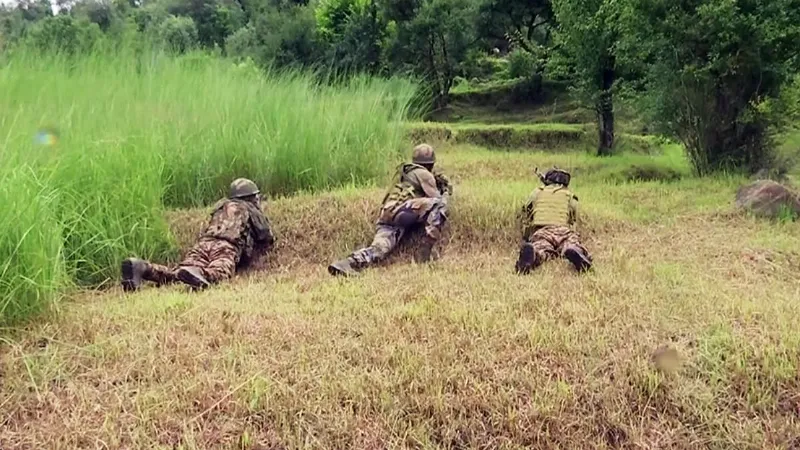 LoC पर देर रात 2 घंटे तक फायरिंग, भारतीय सेना ने दिया मुंहतोड़ जवाब, राजौरी में घुसपैठ की साजिश नाकाम