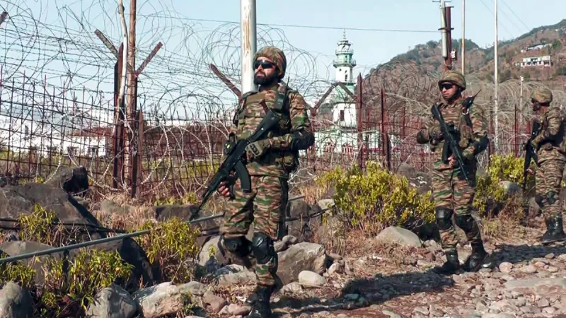 पाकिस्तान ने फिर तोड़ा सीजफायर, LoC पर डेढ़ घंटे तक चली फायरिंग, भारतीय जवानों ने दिया करारा जवाब