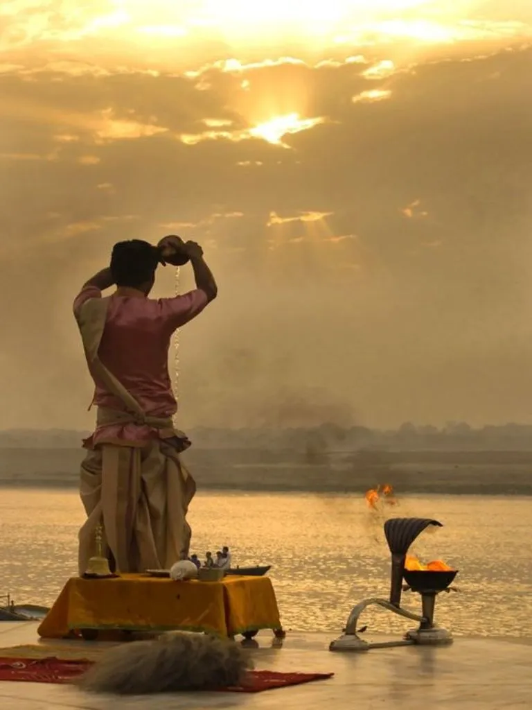 रविवार को सूर्य देव को जल चढ़ाते समय भूलकर भी न करें ये गलतियां, वरना नहीं मिलेगा पूरा फल रविवार को सूर्य देव को जल चढ़ाते समय भूलकर भी न करें ये गलतियां, वरना नहीं मिलेगा पूरा फल