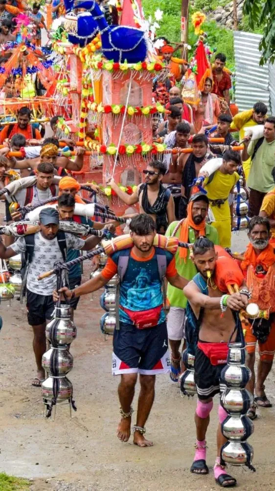 कांवड़ यात्रा 2026: हरिद्वार, गंगोत्री या गौमुख? जानें शिव अभिषेक के लिए किस जगह का गंगाजल माना जाता है सबसे शुभ कांवड़ यात्रा 2026: हरिद्वार, गंगोत्री या गौमुख? जानें शिव अभिषेक के लिए किस जगह का गंगाजल माना जाता है सबसे शुभ