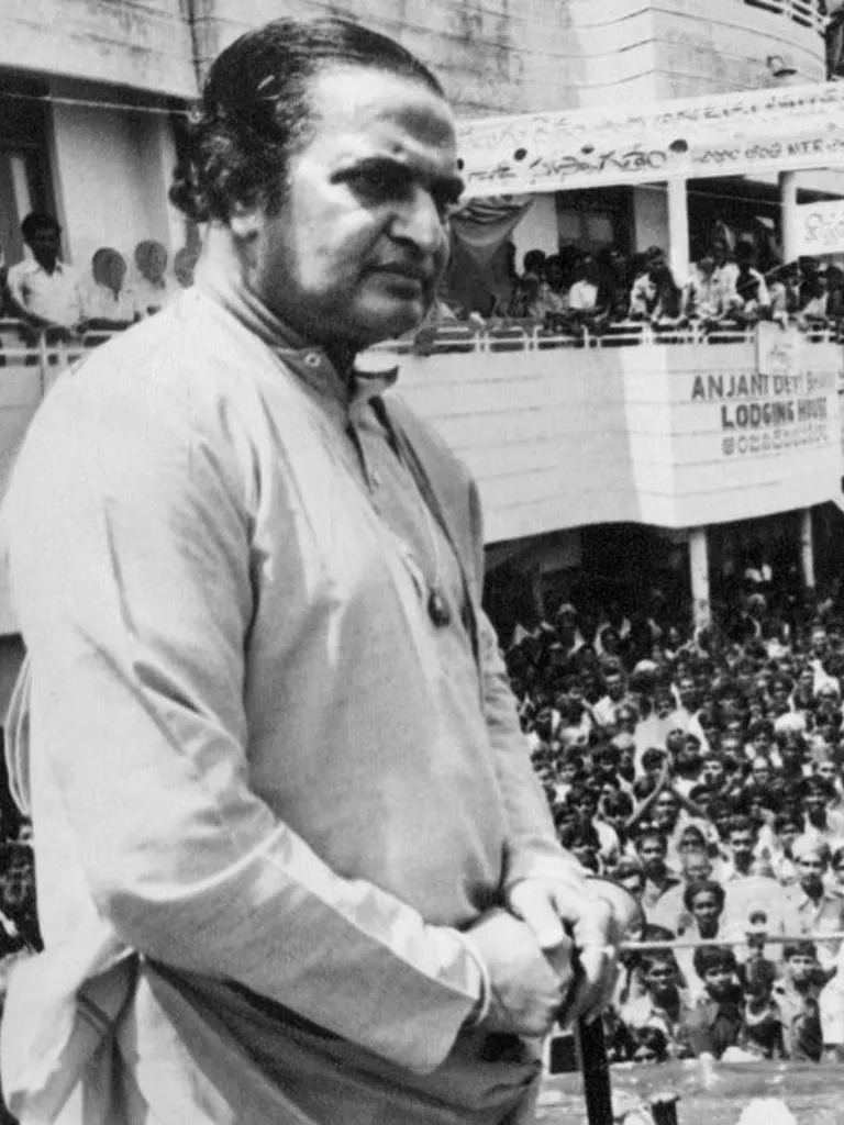 पर्दे के सुपरस्टार, सत्ता के दमदार खिलाड़ी! किसी ने छोड़ी एक्टिंग, किसी ने खेली डबल पारी