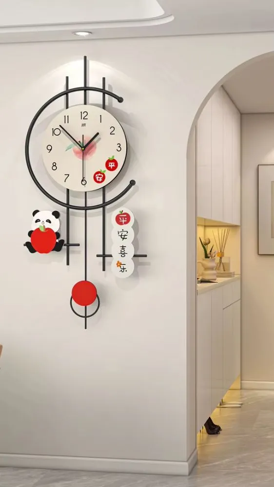 Vastu Tips: पेंडुलम वाली घड़ी की सही दिशा बदल सकती है घर की किस्मत, जानें क्या कहते हैं वास्तु नियम