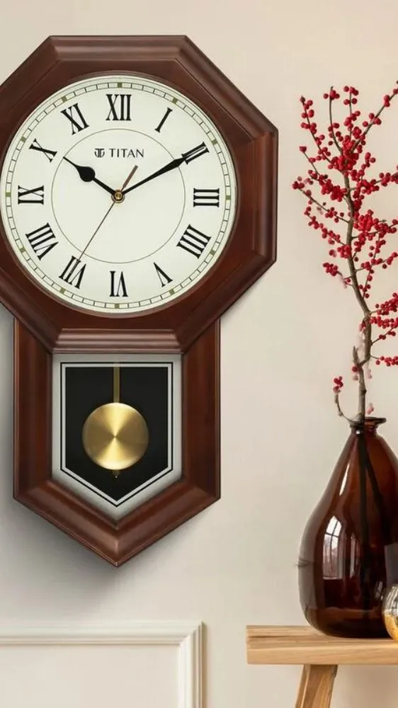 Vastu Tips: पेंडुलम वाली घड़ी की सही दिशा बदल सकती है घर की किस्मत, जानें क्या कहते हैं वास्तु नियम Vastu Tips: पेंडुलम वाली घड़ी की सही दिशा बदल सकती है घर की किस्मत, जानें क्या कहते हैं वास्तु नियम