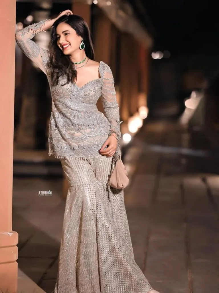 टीवी की 'बहू' अब करेगी बॉलीवुड पर राज! दिलजीत दोसांझ संग डेब्यू पर जैस्मिन भसीन ने खोले दिल के राज टीवी की 'बहू' अब करेगी बॉलीवुड पर राज! दिलजीत दोसांझ संग डेब्यू पर जैस्मिन भसीन ने खोले दिल के राज