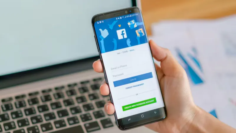 Tech Facebook Full-screen videos will appear as soon as the app opens posing TikTok