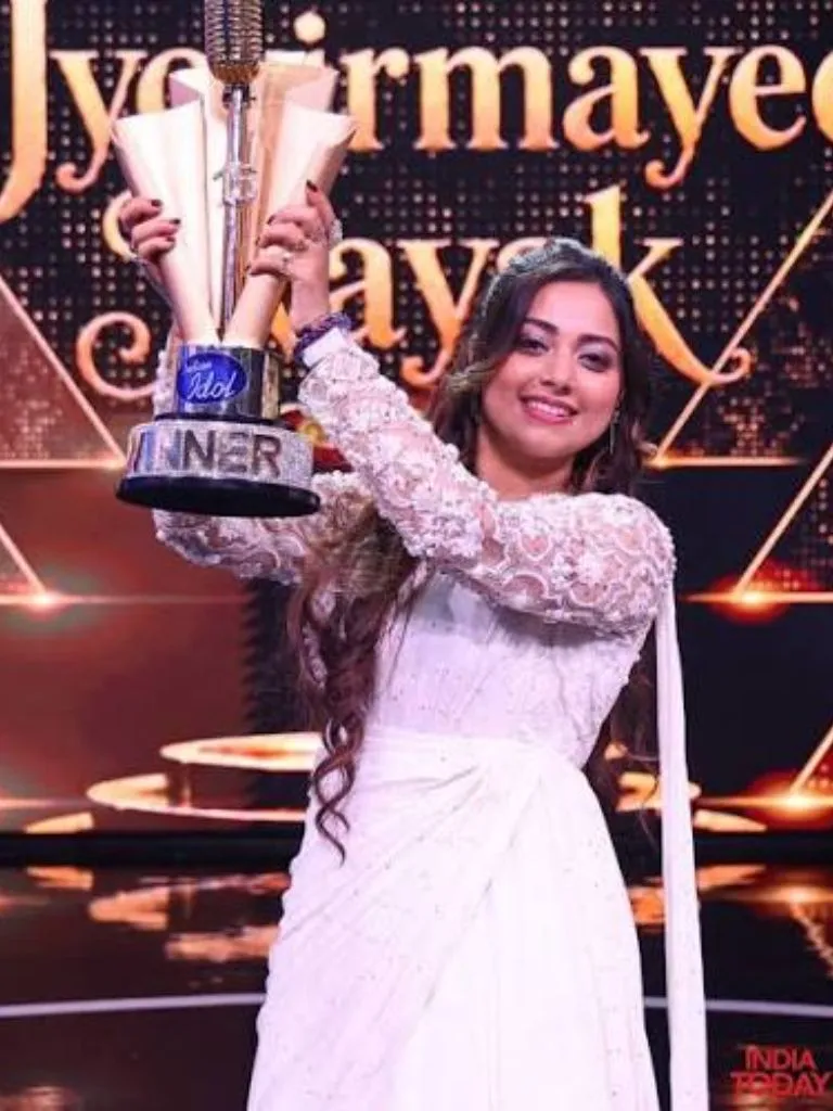 कैंसर मरीजों की हिम्मत बनीं, अब बनीं Indian Idol 16 की विनर! जानें ज्योतिर्मयी नायक की प्रेरणादायक कहानी
