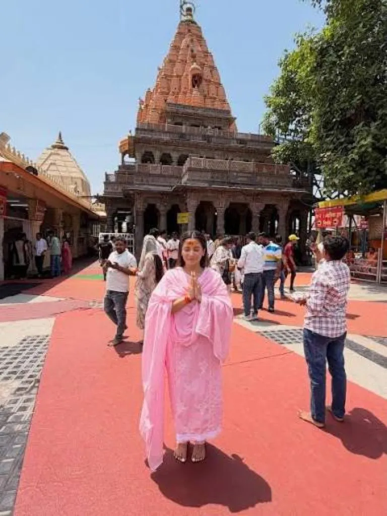 धर्म नहीं बना आस्था की दीवार! अलग-अलग मजहब से होने के बावजूद महादेव के भक्त हैं ये बॉलीवुड सितारे