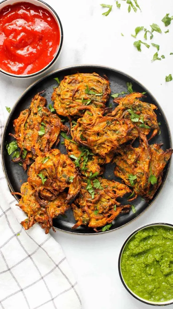 Zero Oil Pyaaz Pakoda: बिना डीप फ्राई किए बनाएं क्रिस्पी प्याज के पकौड़े
