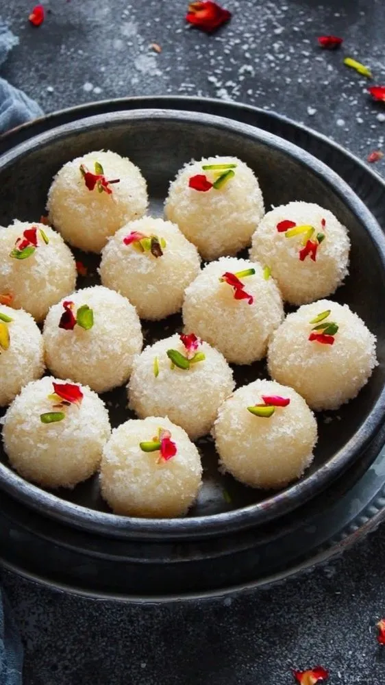 सावन में भोलेनाथ को लगाएं इन 7 मिठाइयों का भोग, घर पर मिनटों में हो जाएंगी तैयार