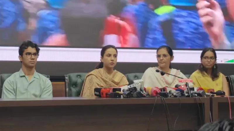 'पापा की वर्दी खून से सनी थी', दिल्ली पुलिस के परिवार वालों का छलका दर्द, बोले- हमें भी न्याय का हक