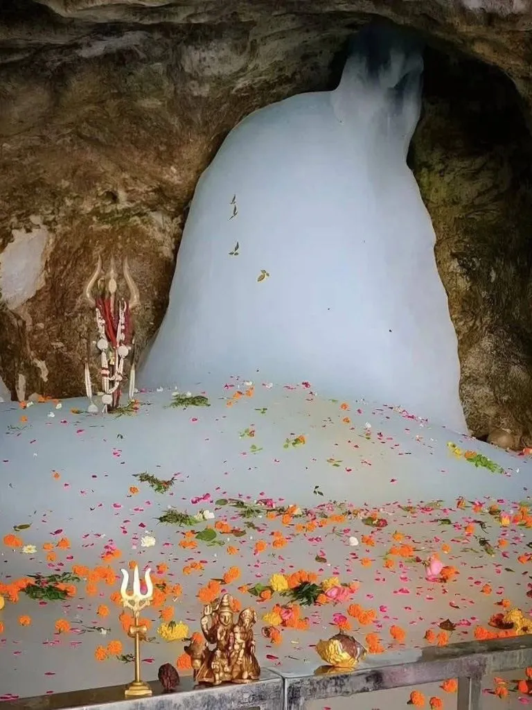 अगर हैं शिव भक्त, तो जीवन में एक बार जरूर करें महादेव के इन 7 विश्व प्रसिद्ध मंदिरों के दर्शन अगर हैं शिव भक्त, तो जीवन में एक बार जरूर करें महादेव के इन 7 विश्व प्रसिद्ध मंदिरों के दर्शन