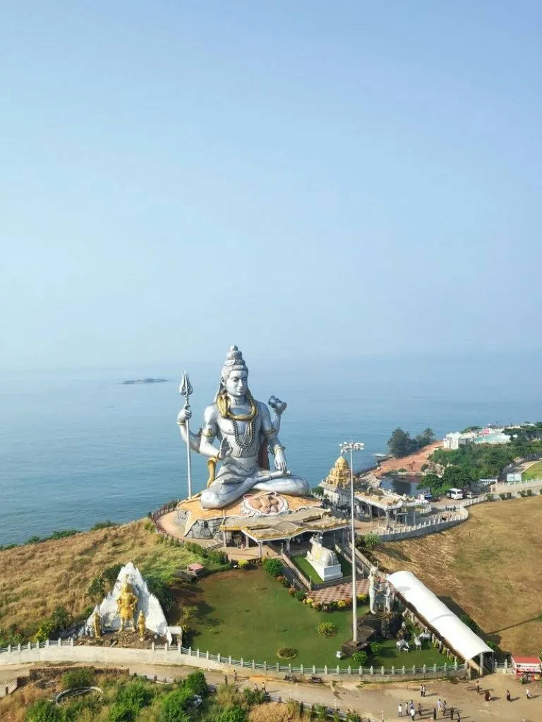अगर हैं शिव भक्त, तो जीवन में एक बार जरूर करें महादेव के इन 7 विश्व प्रसिद्ध मंदिरों के दर्शन अगर हैं शिव भक्त, तो जीवन में एक बार जरूर करें महादेव के इन 7 विश्व प्रसिद्ध मंदिरों के दर्शन