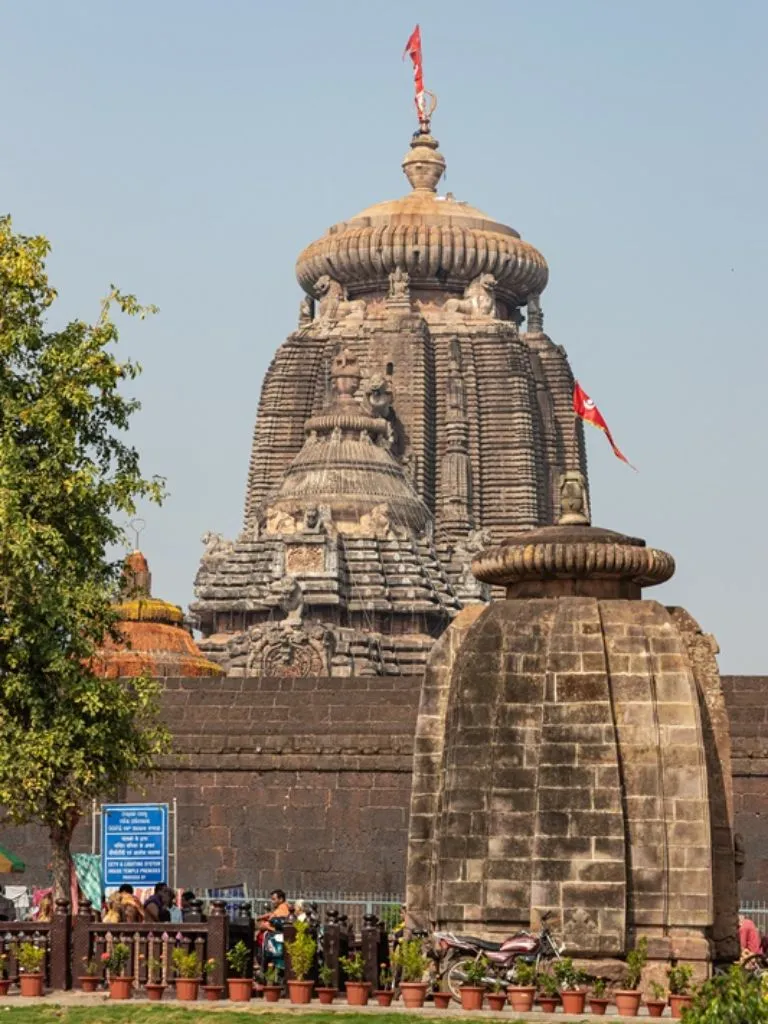 अगर हैं शिव भक्त, तो जीवन में एक बार जरूर करें महादेव के इन 7 विश्व प्रसिद्ध मंदिरों के दर्शन अगर हैं शिव भक्त, तो जीवन में एक बार जरूर करें महादेव के इन 7 विश्व प्रसिद्ध मंदिरों के दर्शन