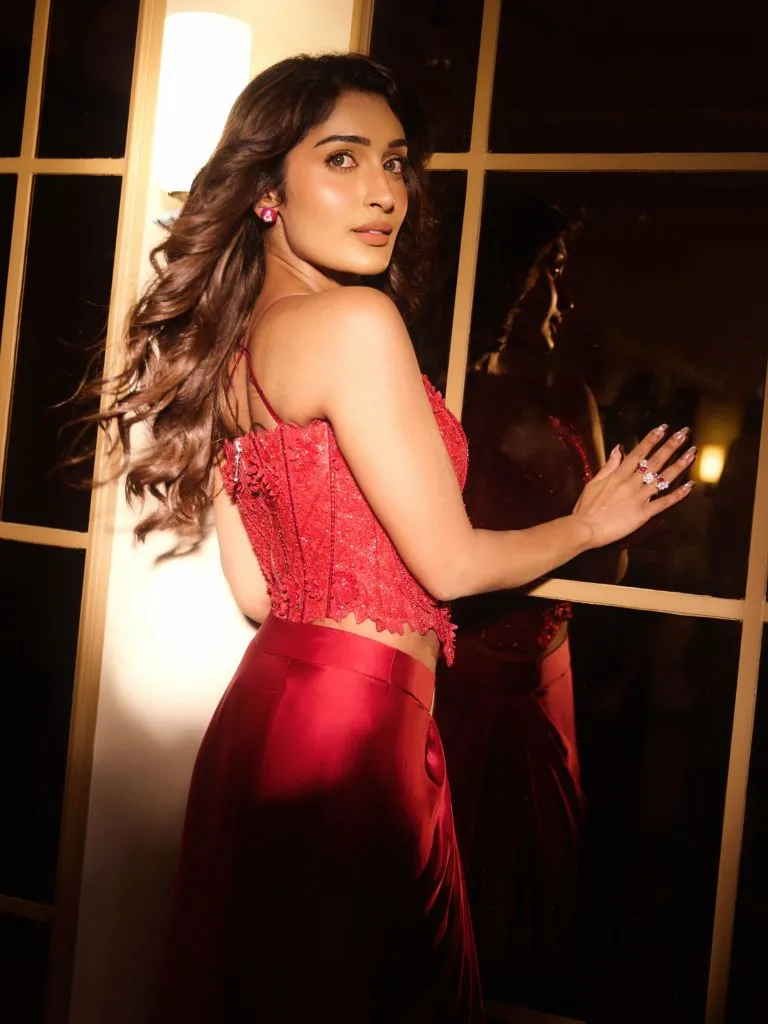 फोन बेचकर बनाया पहला वीडियो, आज बॉलीवुड तक पहुंचीं निहारिका NM, जानिए उनकी प्रेरणादायक सफलता की कहानी