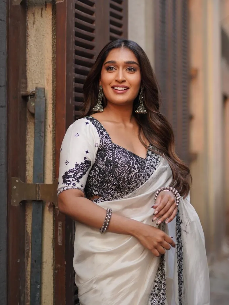 फोन बेचकर बनाया पहला वीडियो, आज बॉलीवुड तक पहुंचीं निहारिका NM, जानिए उनकी प्रेरणादायक सफलता की कहानी